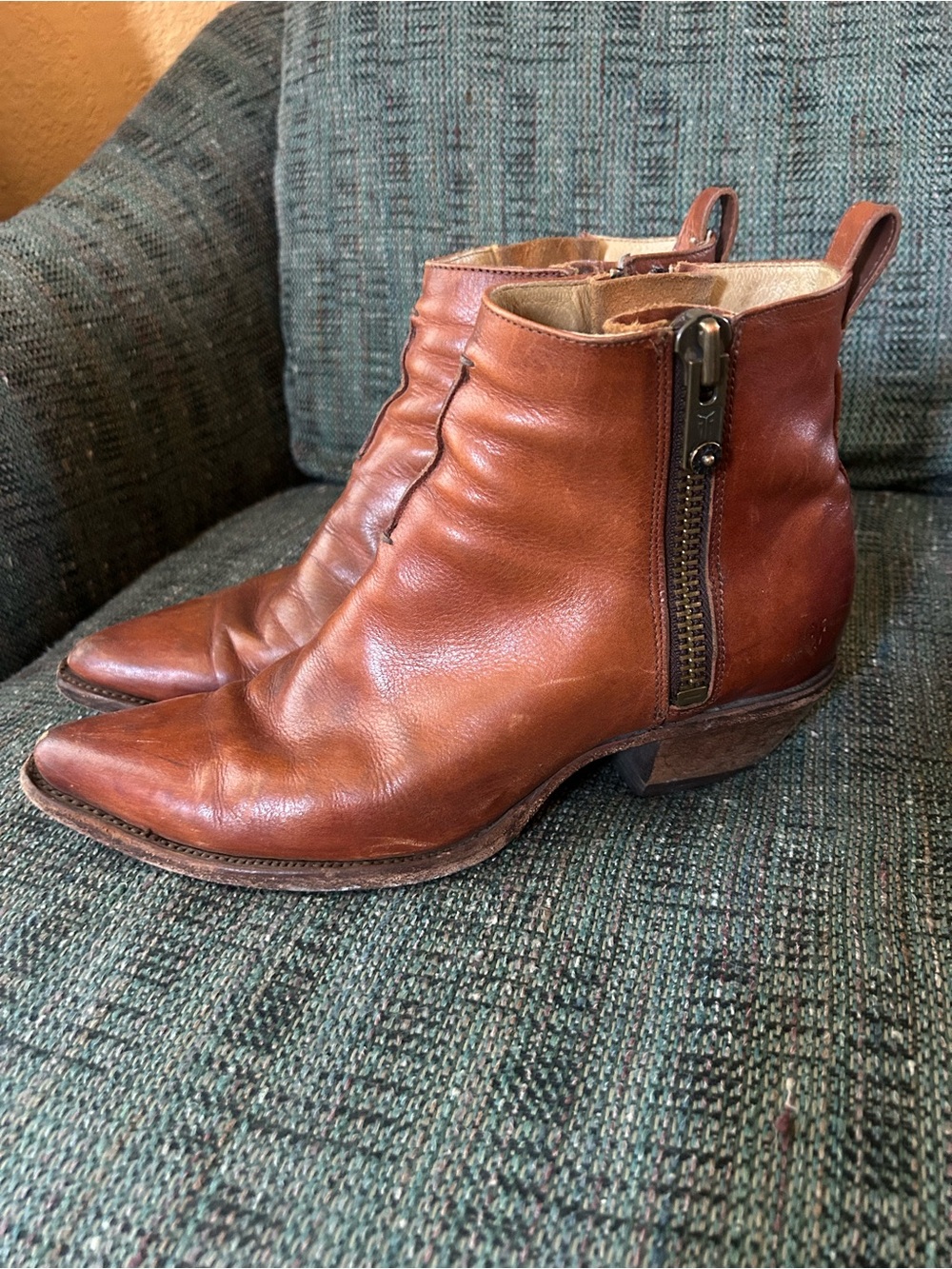 Frye women’s Leather Ankle Boots - chestnut double Zip Side Western Cowboy 9.5